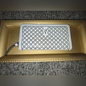 White Geometric Pattern Wallet By Simply Vera - Vera Wang